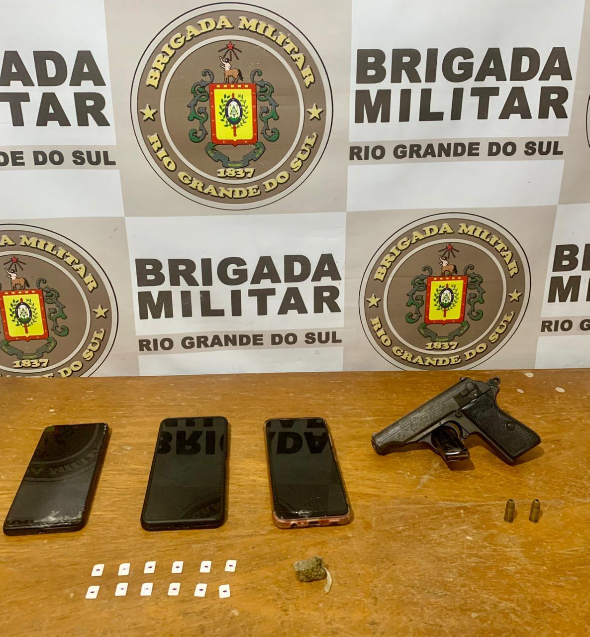 Porte ilegal de arma e entorpecentes resultam em prisão no bairro Salinas, em Cidreira