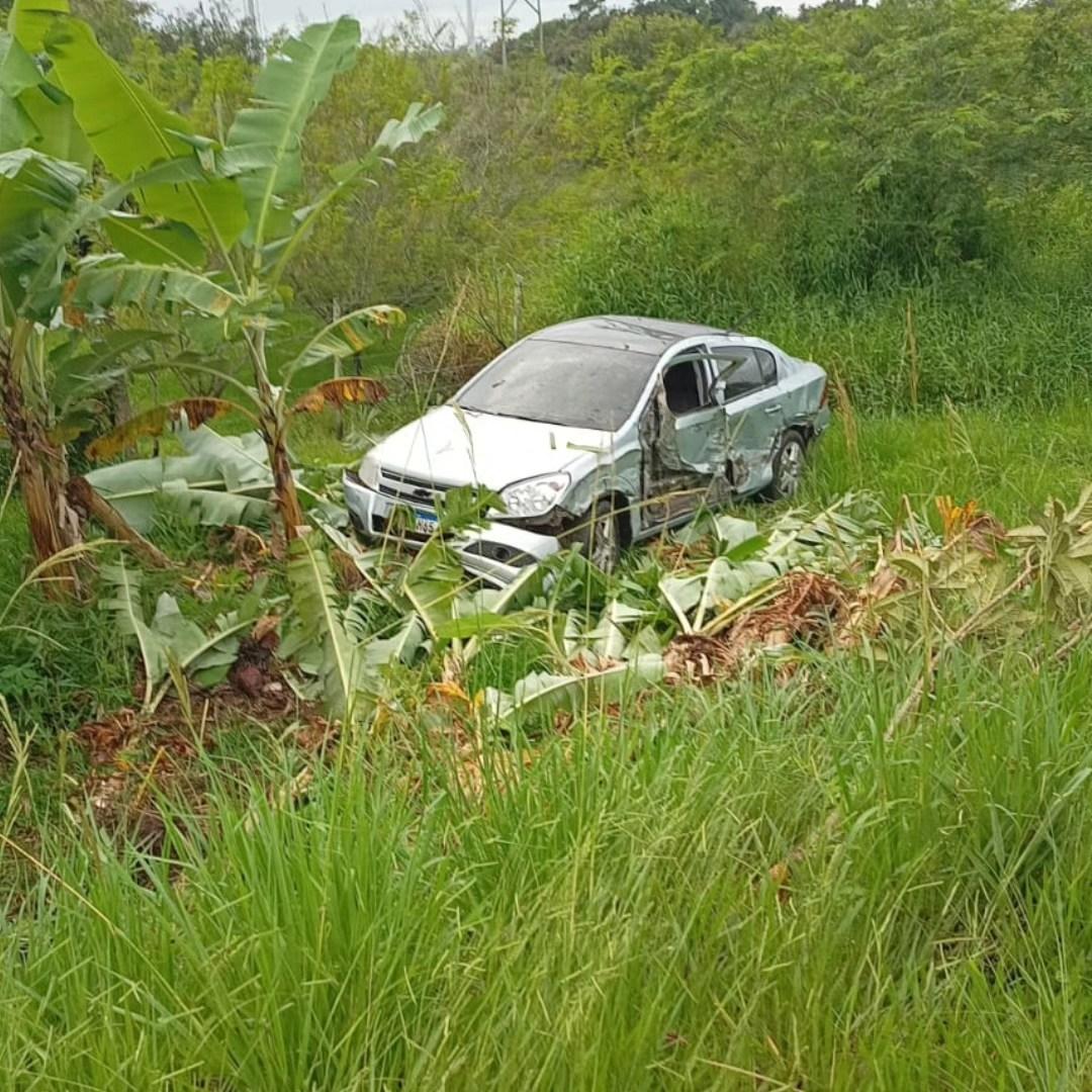 Acidente entre carro e caminhão de combustível é registrado na RST-101, em Osório