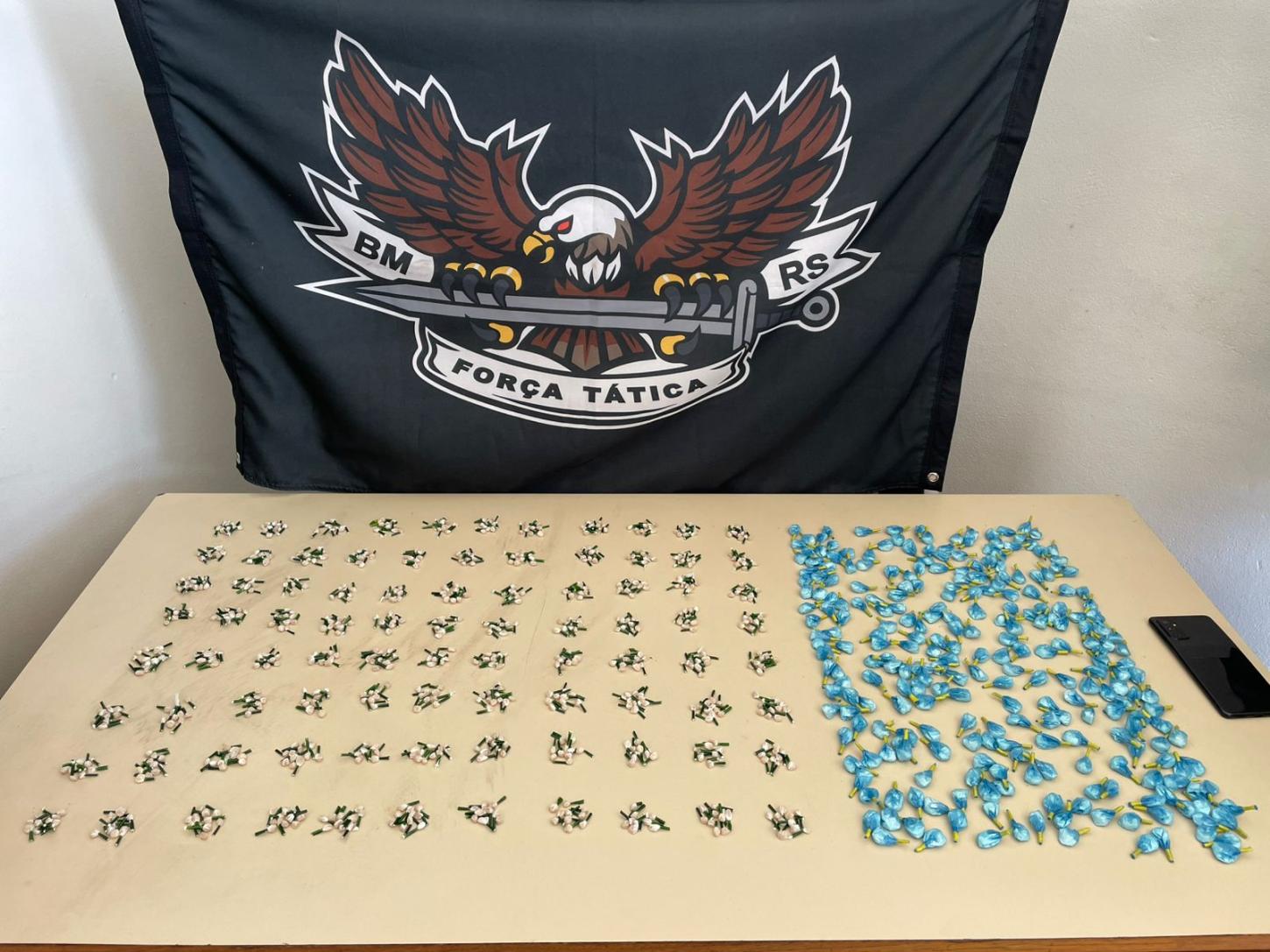 Brigada Militar prende dupla com mais de 1,1 mil porções de drogas em Balneário Pinhal