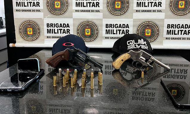 Brigada Militar prende trio e apreende armas e munições em Tramandaí