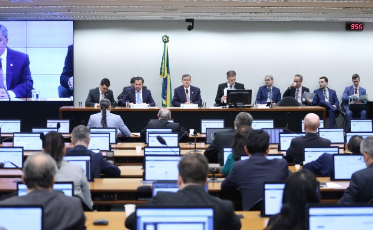 Comissão Mista aprova Orçamento de 2026 com R$ 6,5 trilhões em despesas