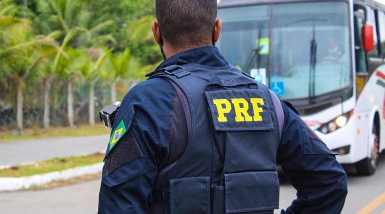 FISCALIZAÇÃO EM ÔNIBUS TERMINA COM PRISÃO EM TORRES