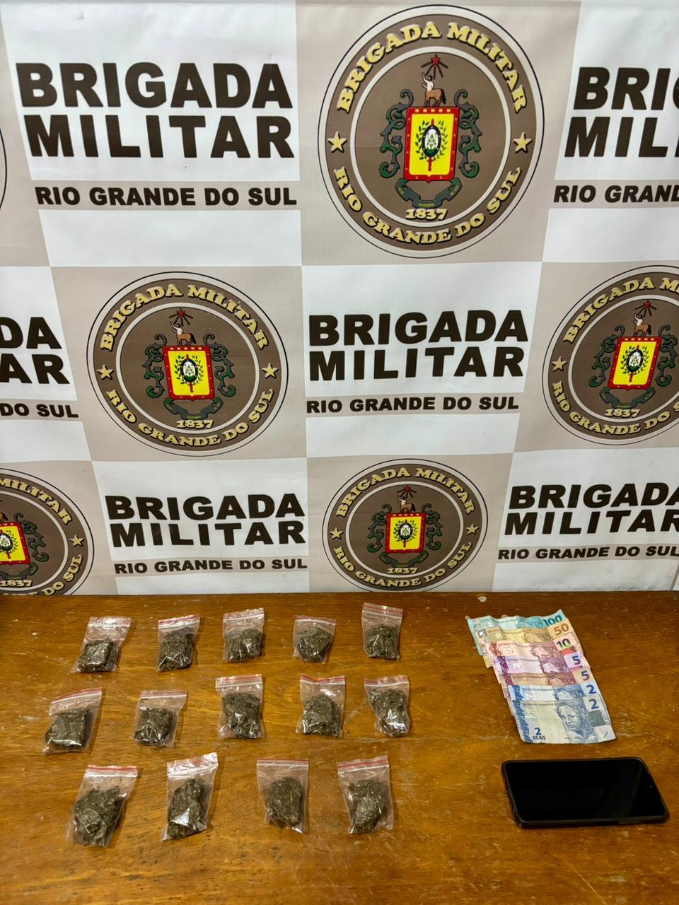 Homem é Preso e encaminhado à DP de Tramandaí após apreensão de drogas em Balneário Pinhal