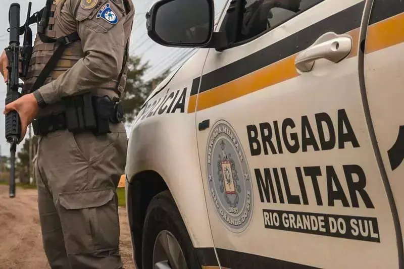 Homem é preso por tentativa de homicídio após atirar contra trabalhadores da coleta de lixo em Balneário Pinhal