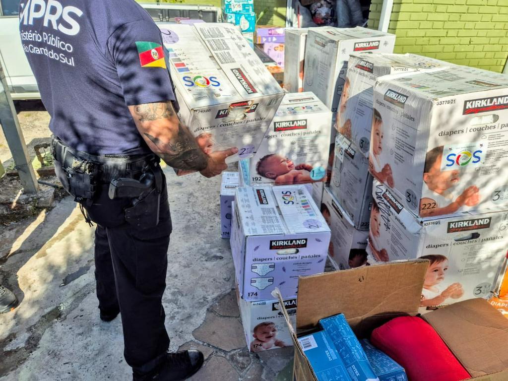 Operação Ascaris: GAECO/MPRS investiga desvio de doações de roupas dos Estados Unidos para vítimas das enchentes no RS