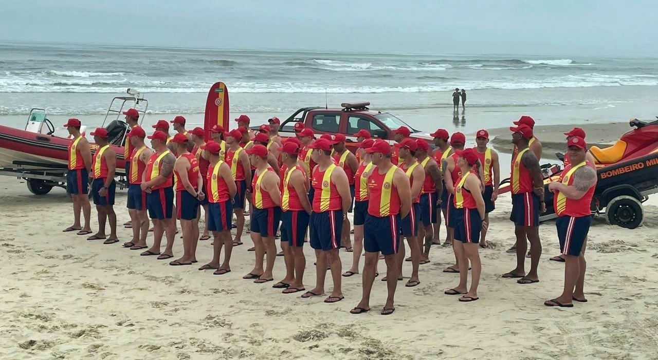 Operação Verão 2025/2026: Mais de 300 guarda-vidas já atuam nas praias do RS