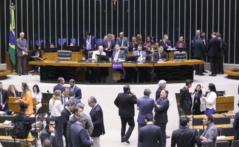 Votação do Orçamento de 2026 é adiada para a tarde