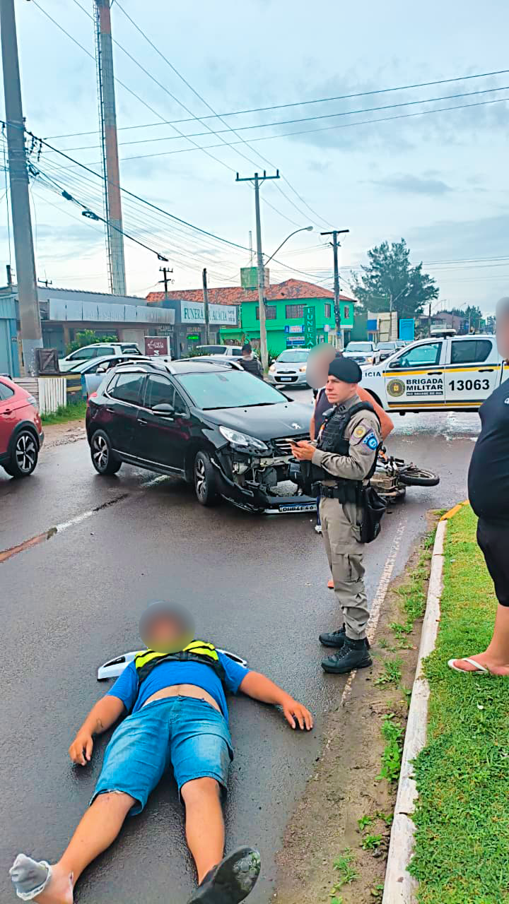 Acidente entre carro e moto deixa homem ferido em Cidreira