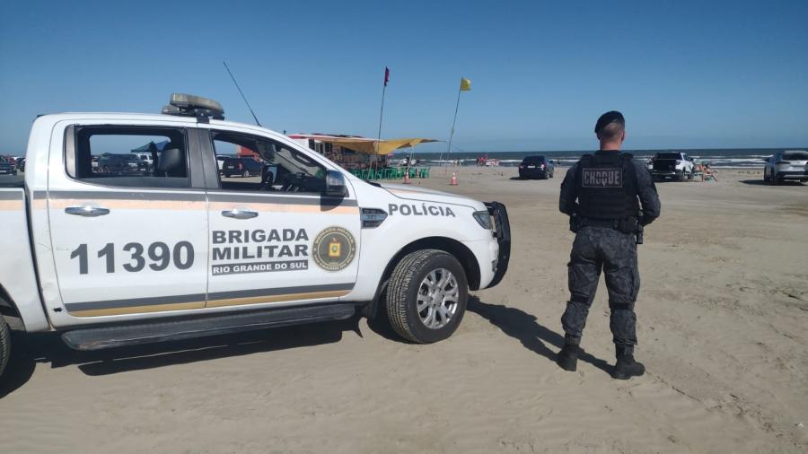 Homem é abordado com faca na cintura na Praia do Magistério