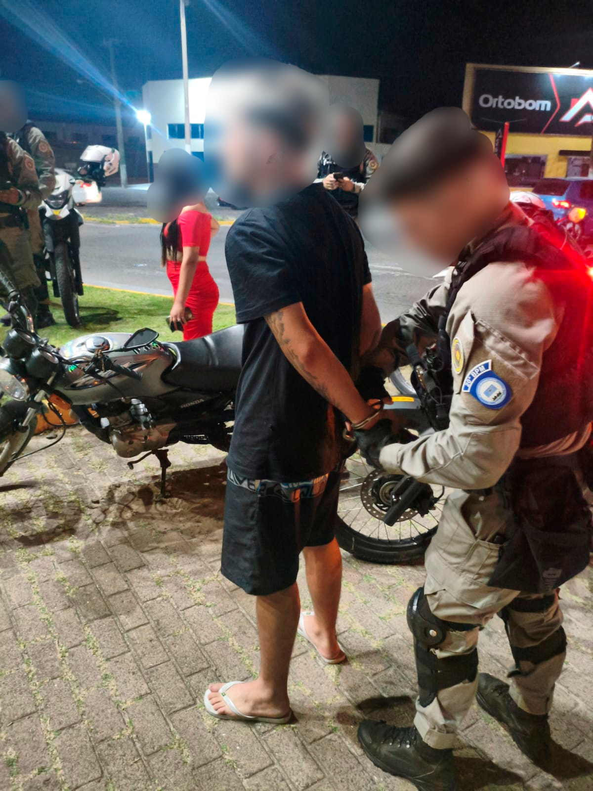 Homem é preso após fuga em alta velocidade e desobediência à polícia em Cidreira