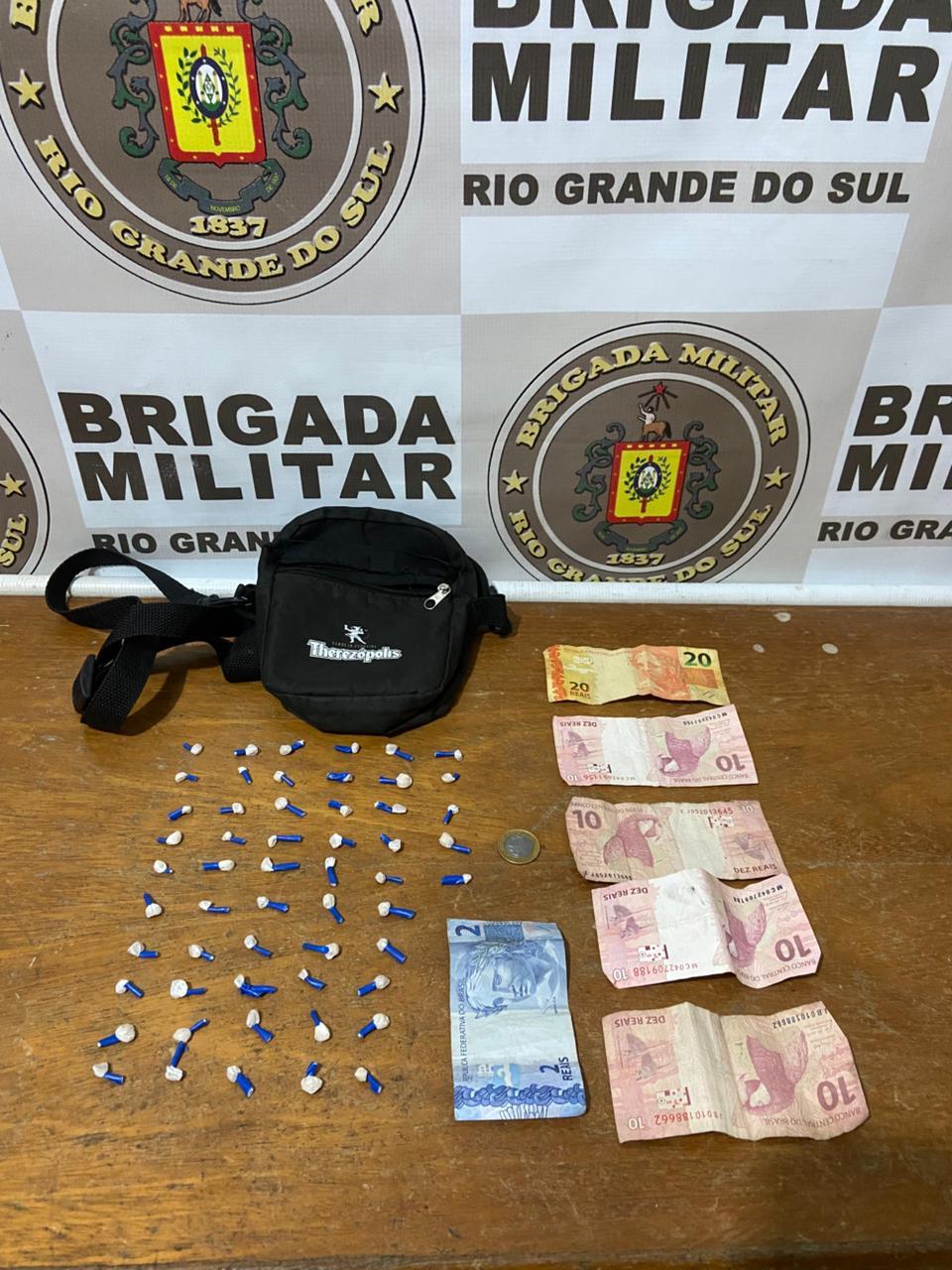 Mulher é presa por tráfico de drogas em Balneário Pinhal durante patrulhamento da Força Tática
