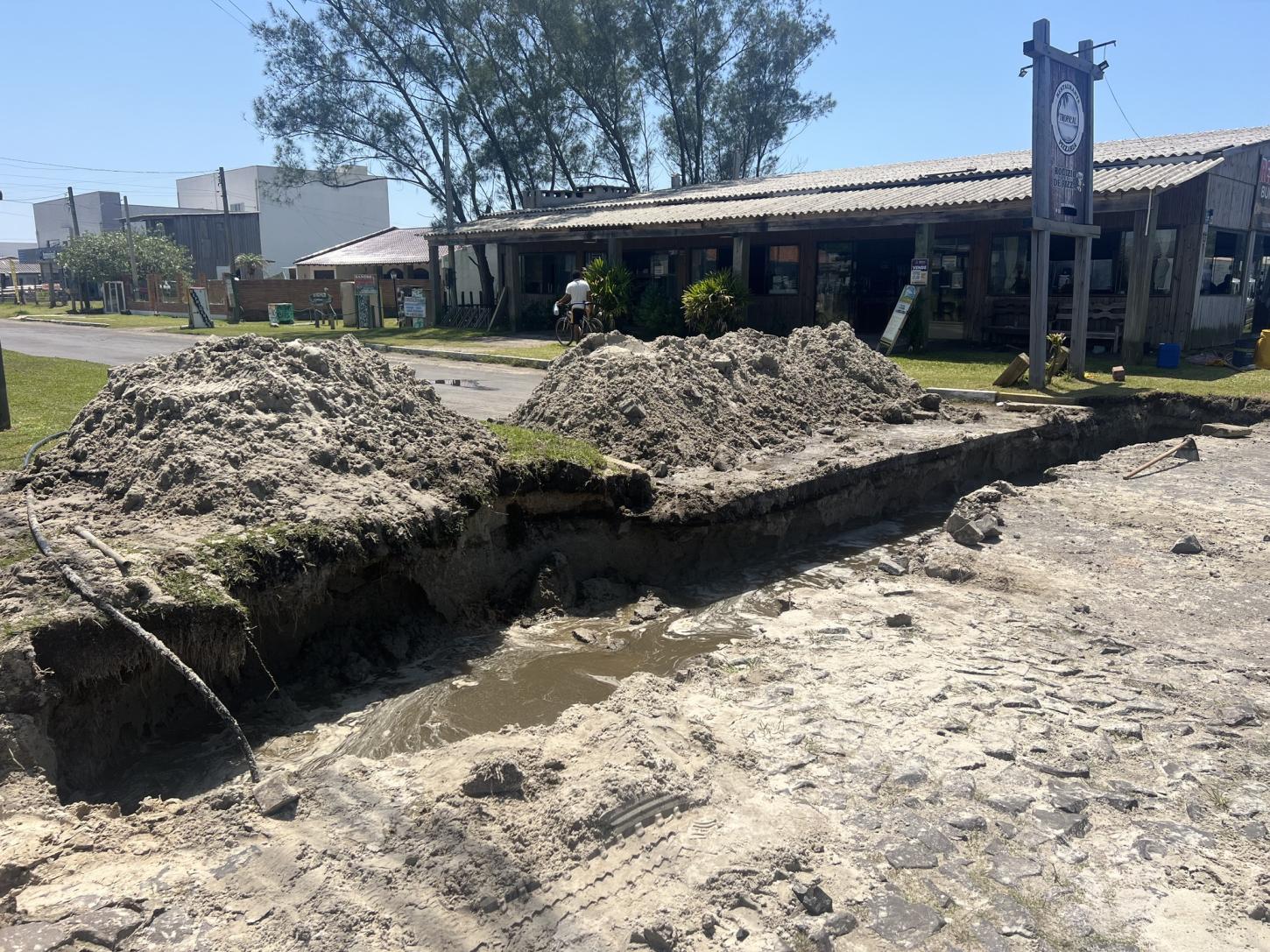 Balneário Pinhal inicia obras de drenagem em 13 travessas da Avenida Itália