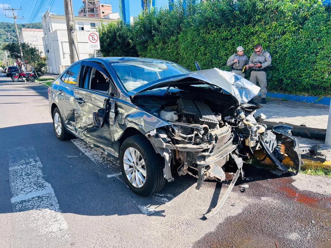 Colisão entre veículos deixa uma pessoa ferida no centro de Osório