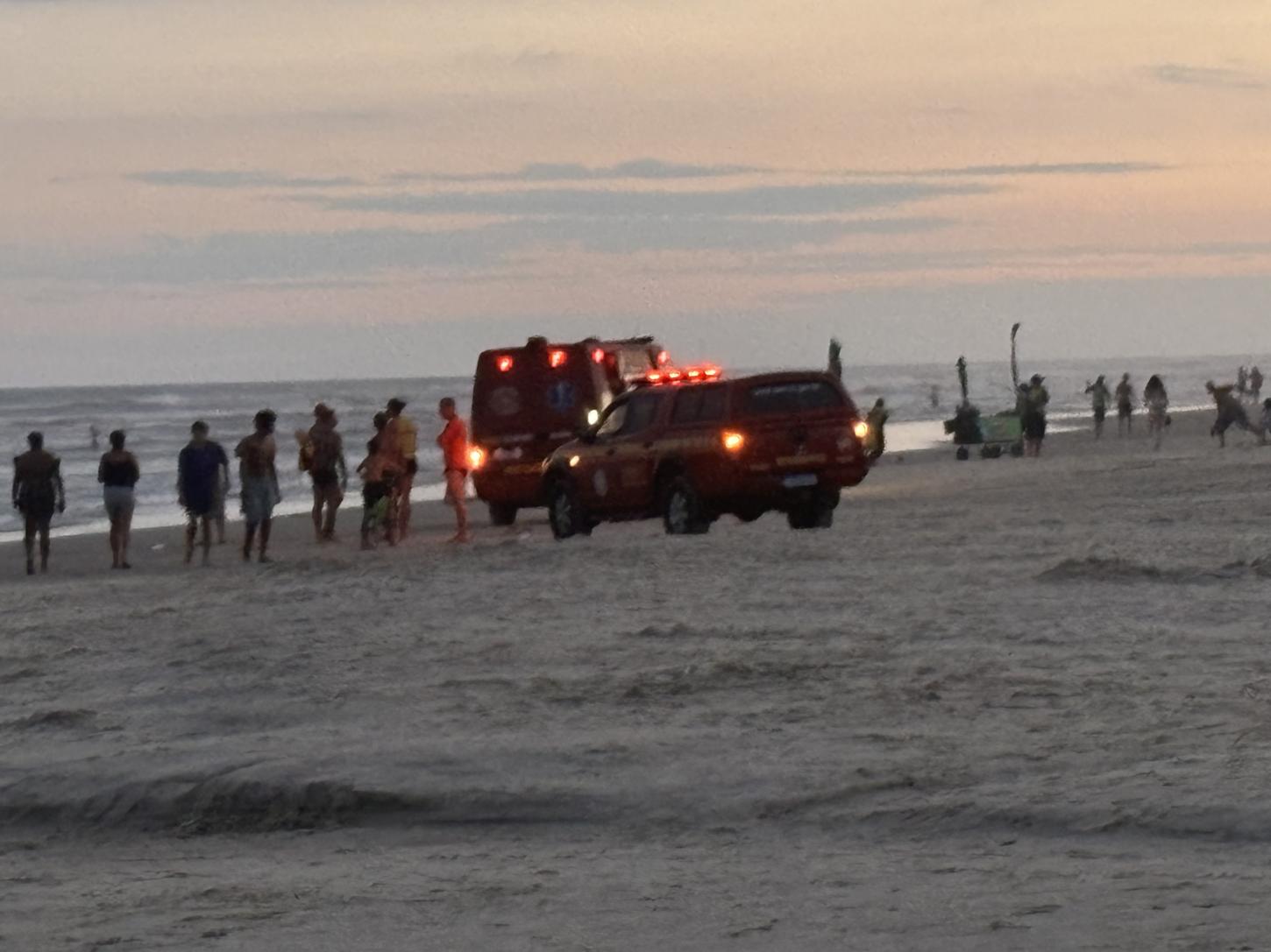  Homem e adolescente são resgatados após princípio de afogamento na praia de Magistério
