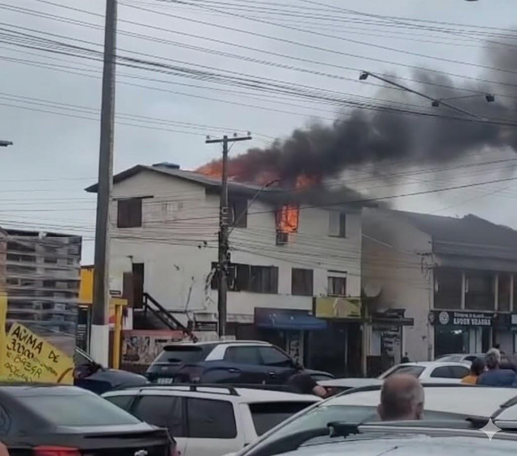 Incêndio destrói apartamento no Centro e morador perde tudo no Litoral Norte