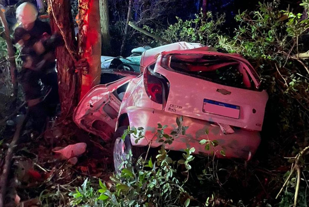 Mulher morre após saída de pista na ERS-040 em Balneário Pinhal