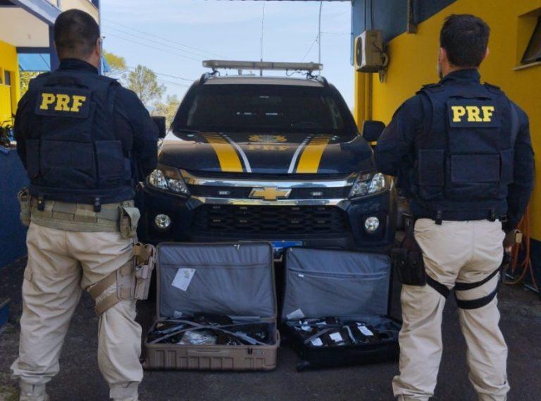PRF apreende 54 quilos de haxixe e prende duas pessoas na BR-101, em Osório