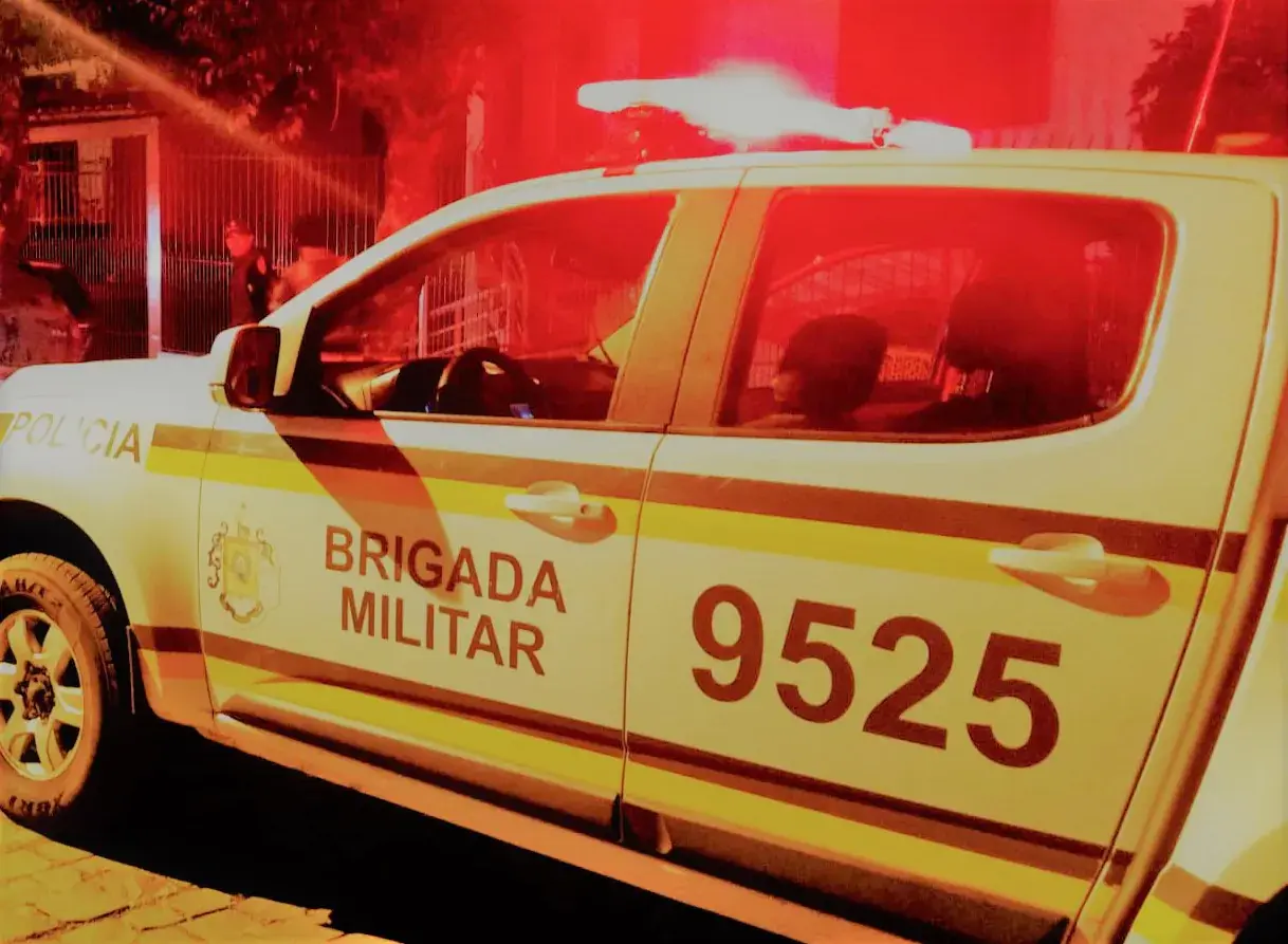 Suspeito é preso após tentativa de roubo, agressão a vítima e ameaças a policiais em Tramandaí