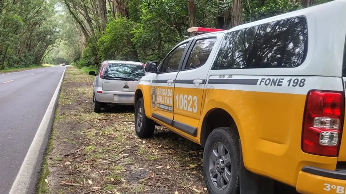 Veículo com cerca de R$ 50 mil em débitos é apreendido após tentativa de fuga na ERS-040