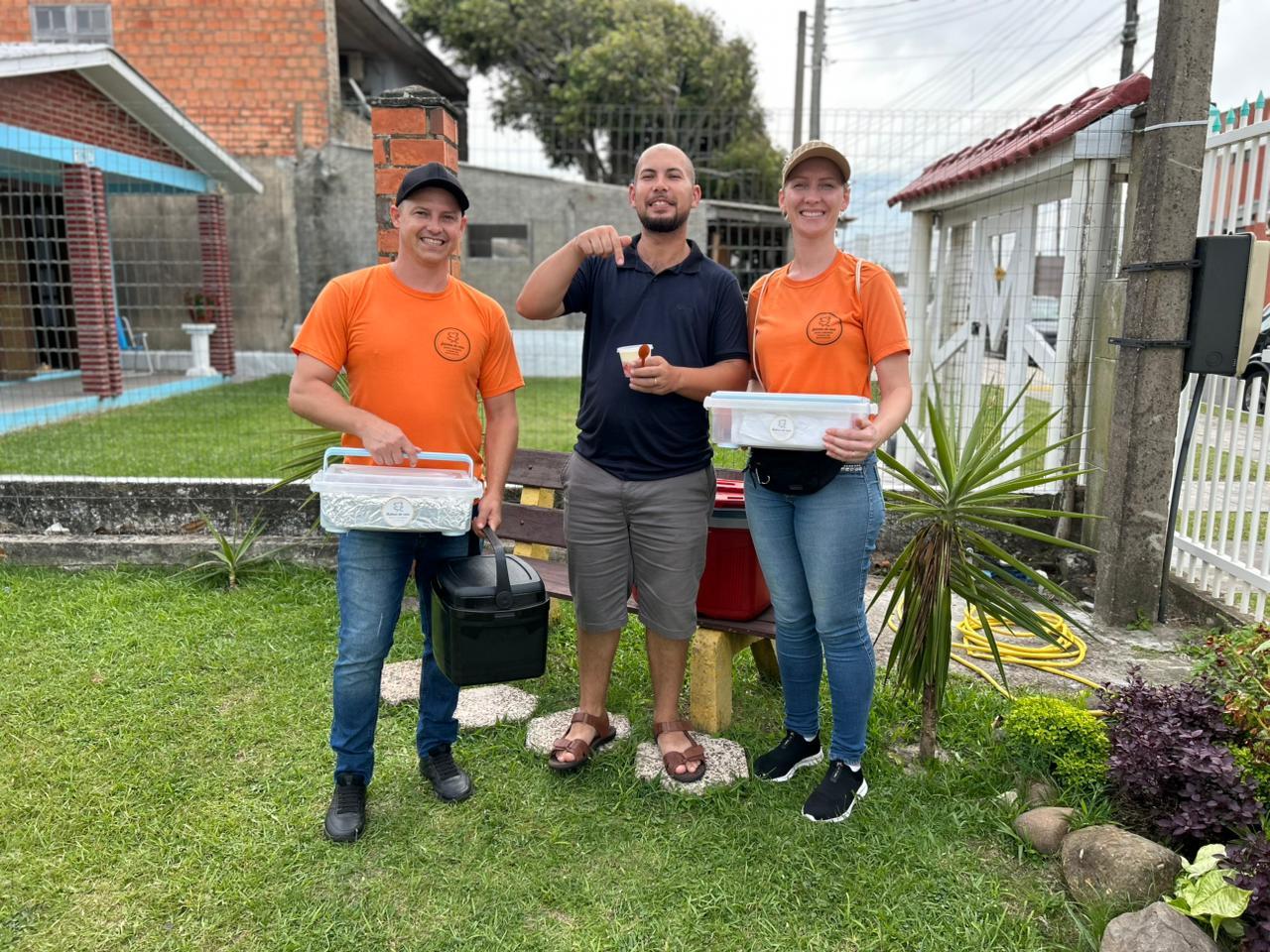 Casal conquista moradores de Balneário Pinhal com doces e lanches artesanais feitos em casa