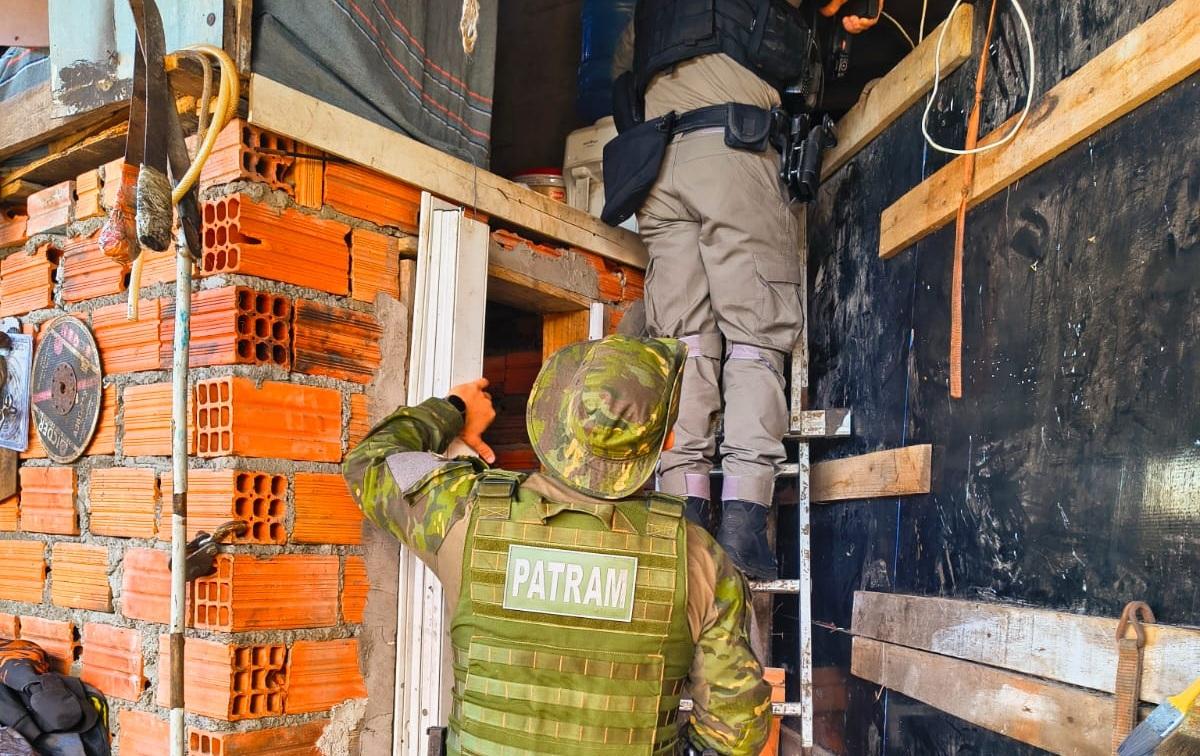 Operação integrada encontra mais de 60 galos de rinha em criação irregular em Capão da Canoa