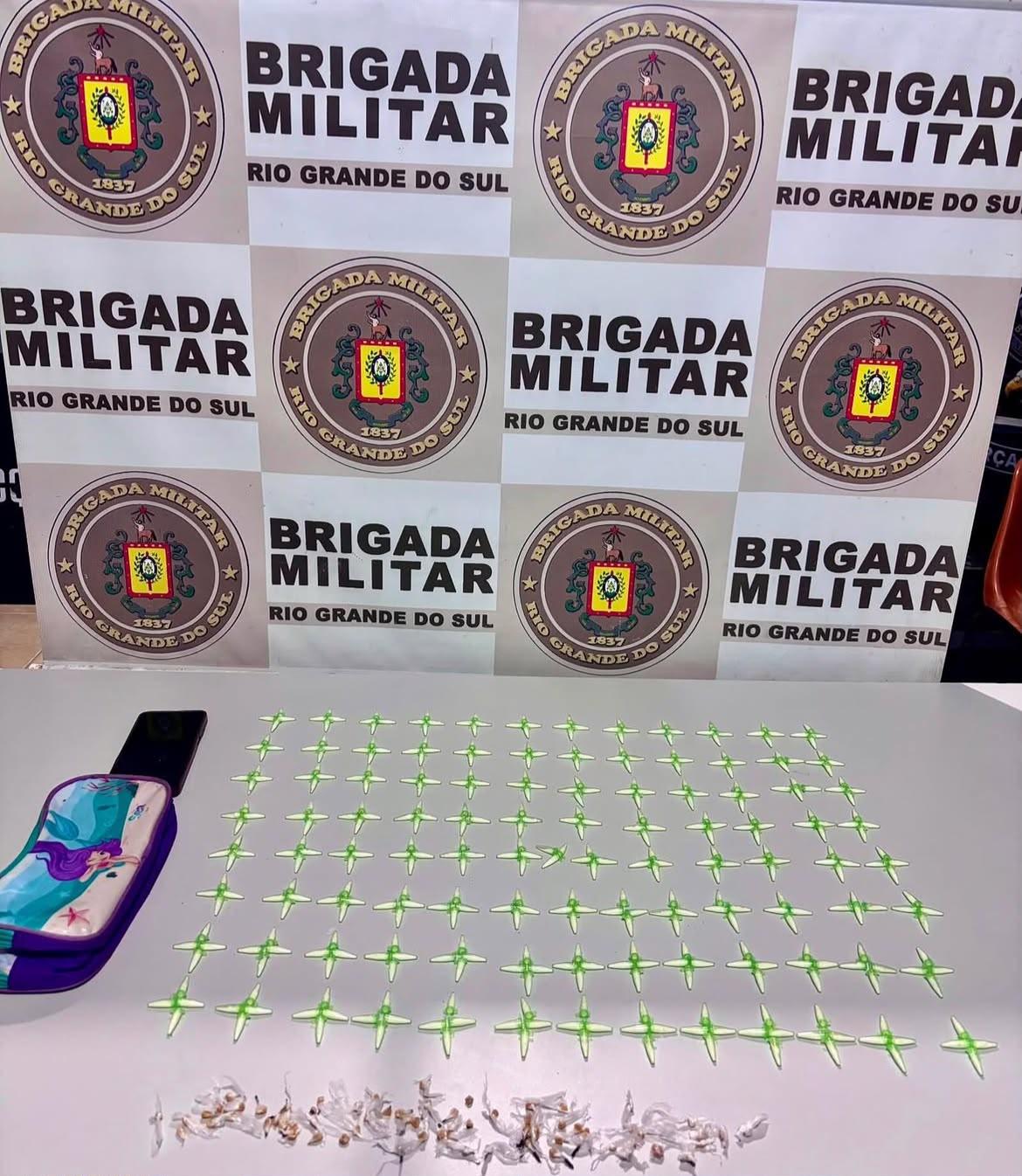 TRÁFICO DE DROGAS: HOMEM É PRESO COM QUASE 400 PORÇÕES DE COCAÍNA EM BALNEÁRIO QUINTÃO