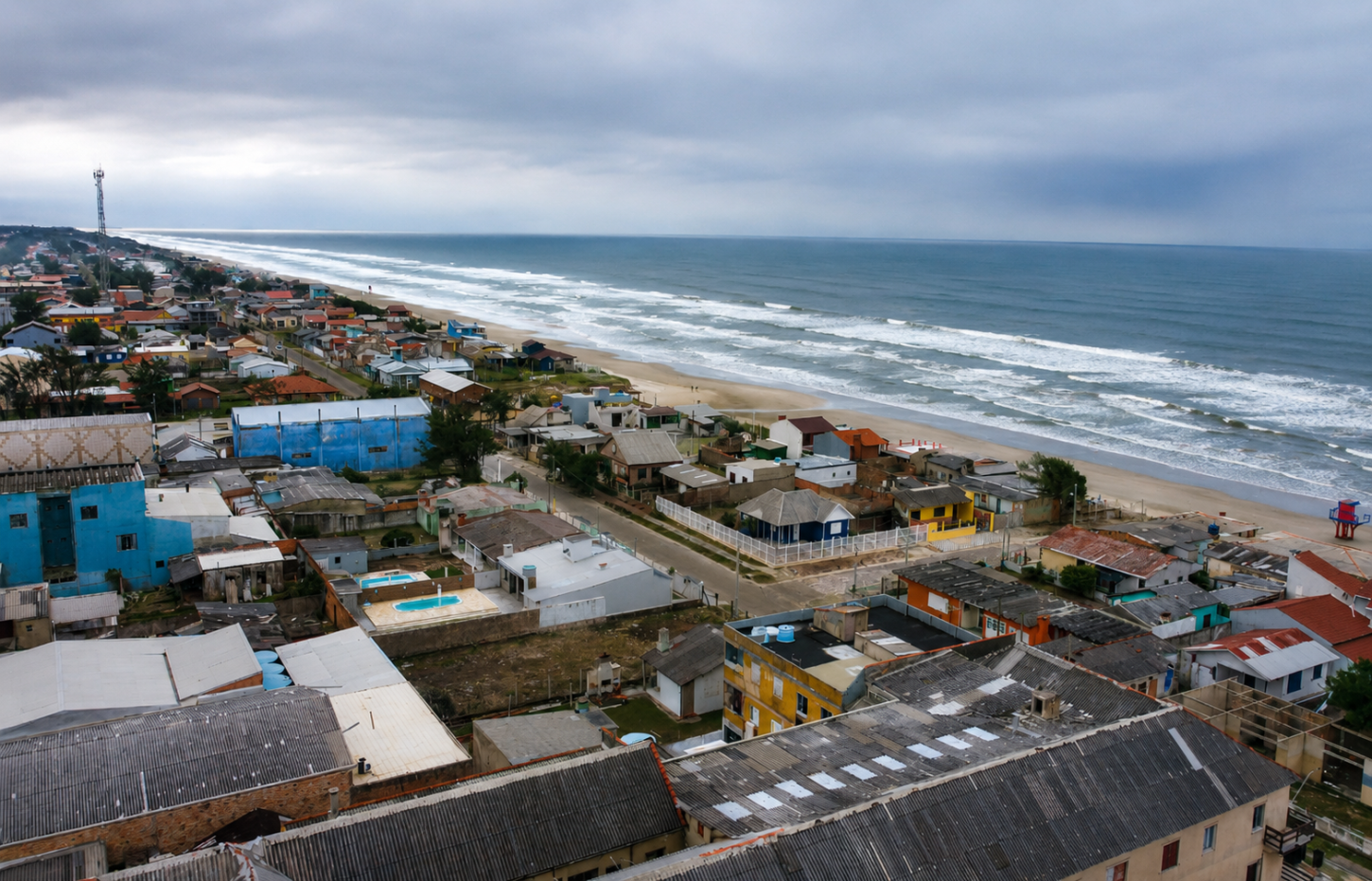 Chuva perde força no Litoral Norte, mas nova frente fria já tem data para chegar