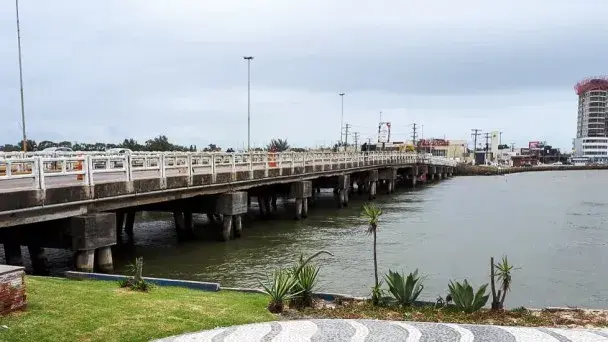 Justiça suspende lançamento de efluentes no Rio Tramandaí e impõe multa de R$ 100 mil por dia