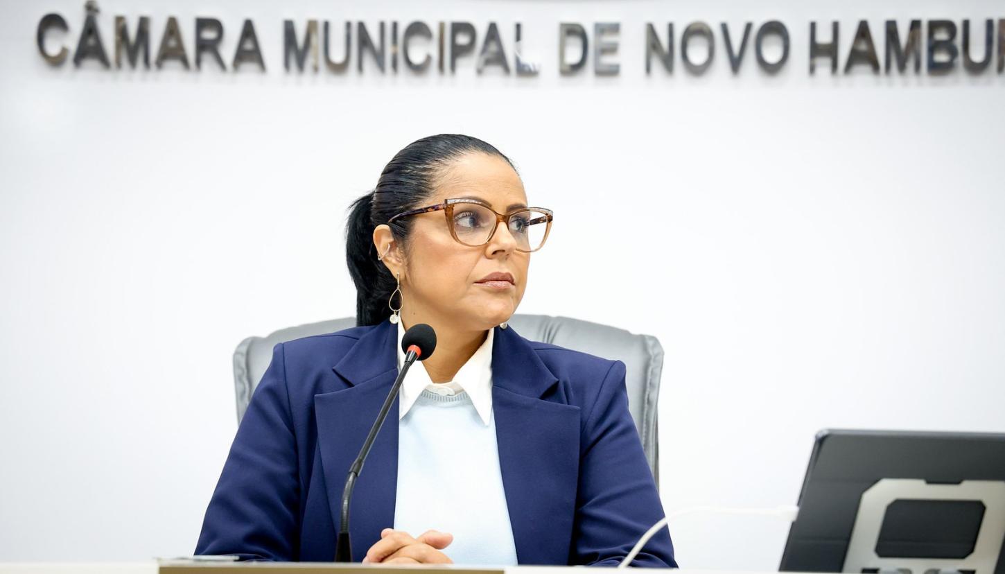 Foto Vereadora no Plenário