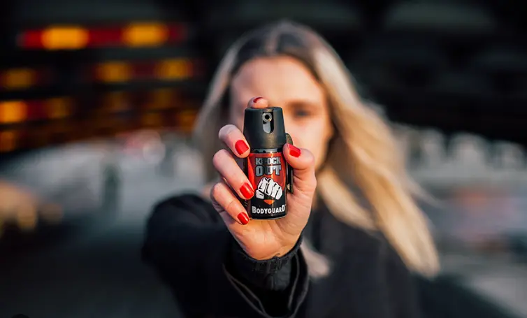 Senado aprova projeto que autoriza spray de pimenta para defesa pessoal de mulheres e texto segue para sanção presidencial