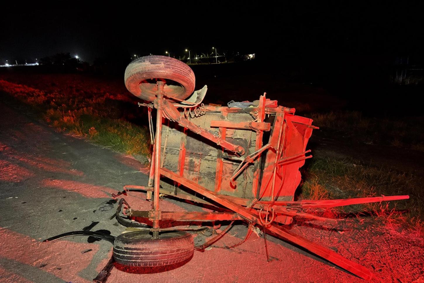 Criança de 8 anos fica ferida após colisão entre carro e carroça na ERS-786, em Imbé