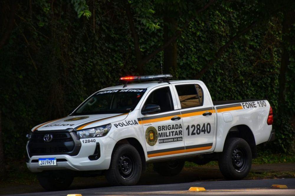 Homem é detido por manter aves silvestres em cativeiro durante ação da Brigada Militar em Tavares
