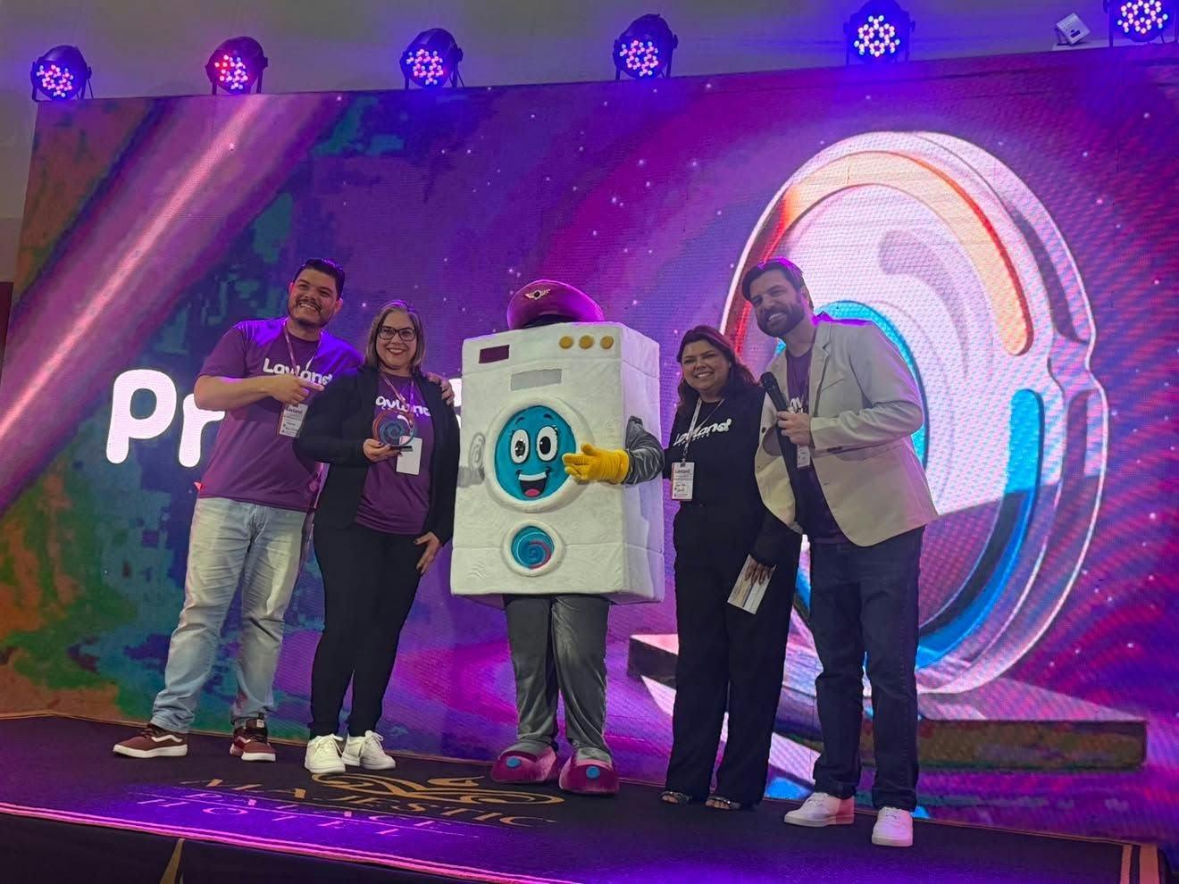 Lavland Balneário Pinhal conquista prêmio durante encontro nacional da rede em Florianópolis