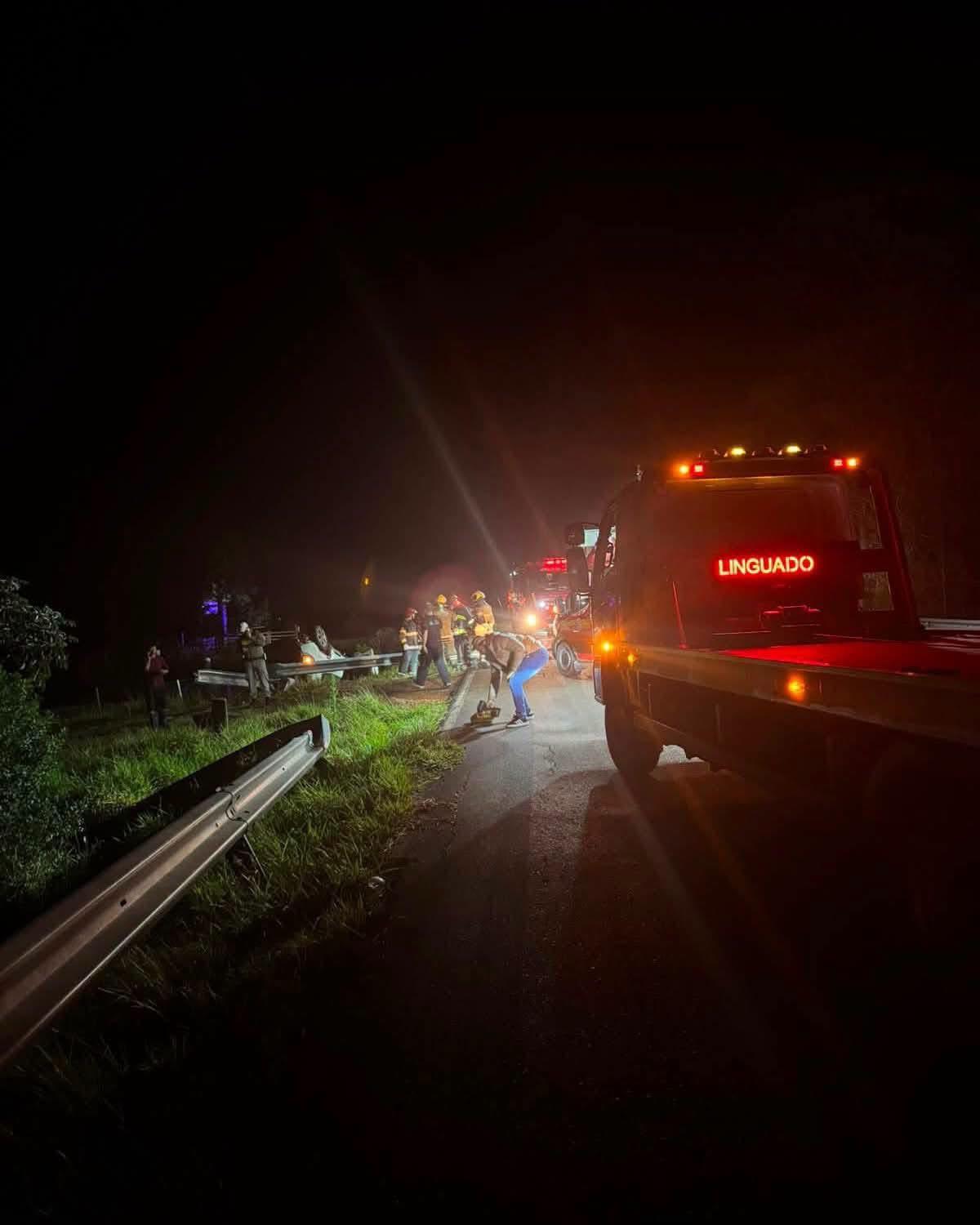 Motorista fica ferido após veículo capotar na Estrada do Mar, em Arroio do Sal