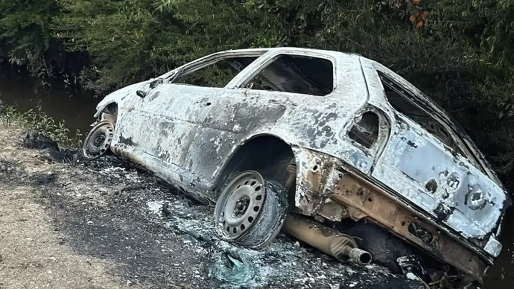 Carro incendiado é encontrado e Polícia Civil apura possível ligação com duplo homicídio em Santo Antônio da Patrulha