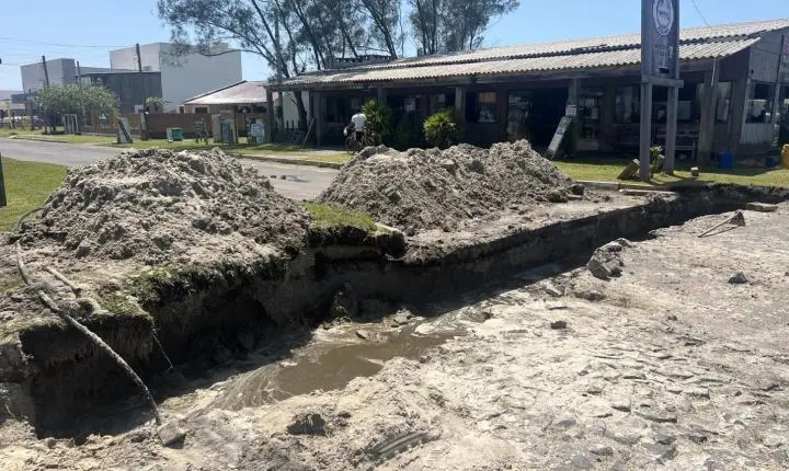 Balneário Pinhal inicia obras de drenagem em 13 travessas da Avenida Itália