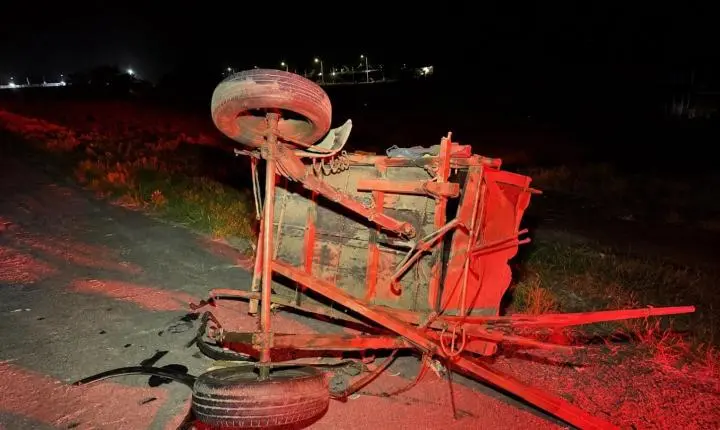 Criança de 8 anos fica ferida após colisão entre carro e carroça na ERS-786, em Imbé