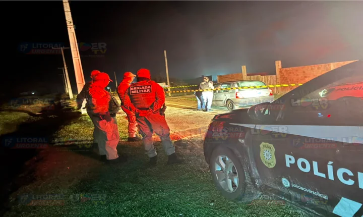 Homem é morto a tiros dentro de veículo em Balneário Pinhal