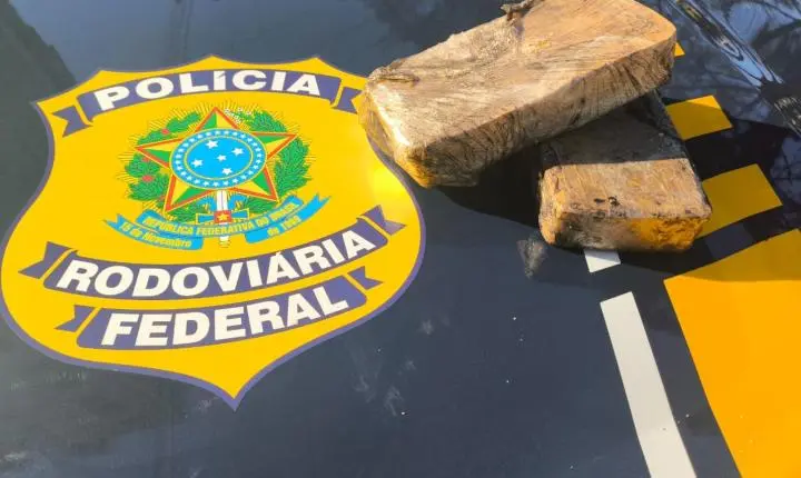 Passageira de carro de aplicativo é presa com mais de 2 quilos de crack na BR-101, em Torres