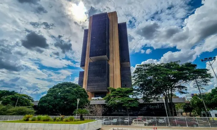 PEC no Senado facilita cooptação do Banco Central, dizem economistas