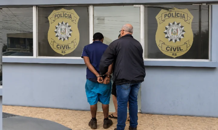 Polícia Civil prende dois homens em flagrante por tráfico de drogas no distrito de Magistério