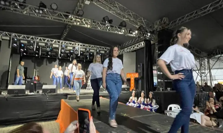 Soberanas da 9ª Festa Estadual do Camarão são escolhidas em noite de glamour e grande público em Cidreira