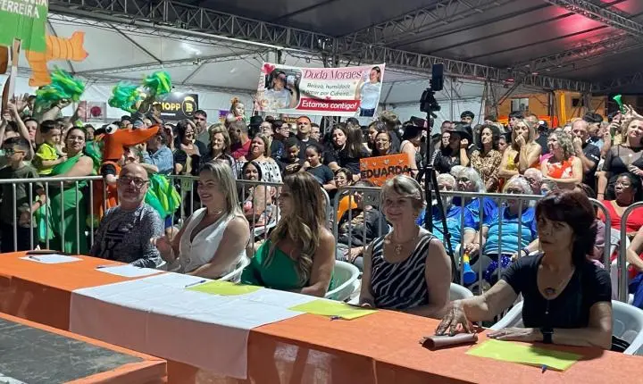 Soberanas da 9ª Festa Estadual do Camarão são escolhidas em noite de glamour e grande público em Cidreira
