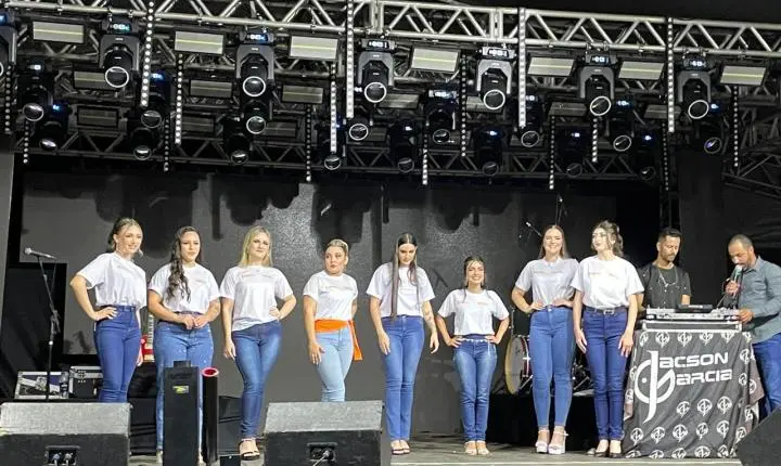 Soberanas da 9ª Festa Estadual do Camarão são escolhidas em noite de glamour e grande público em Cidreira